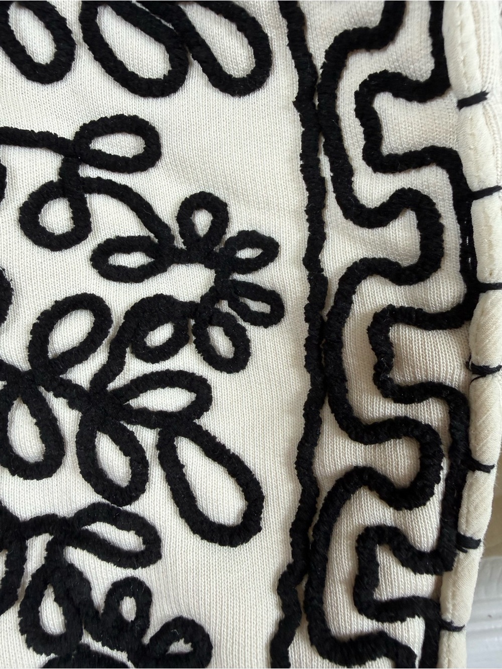 ZARA Cream Vest with Black Embroidered Motifs (030) - Picture 3 of 7